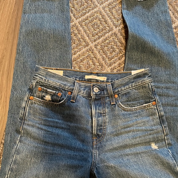 Remain Levi’s Wedgie - Picture 9 of 9